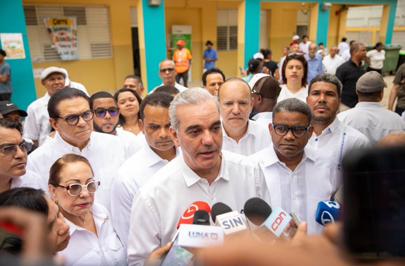 El presidente Luis Abinader informó que a los cerca de 11,000 efectivos se sumaron dos batallones, equipos pesados y artillería. Este lunes 26, a las 3:00 p. m., abordará la situación en LA Agenda Semanal.