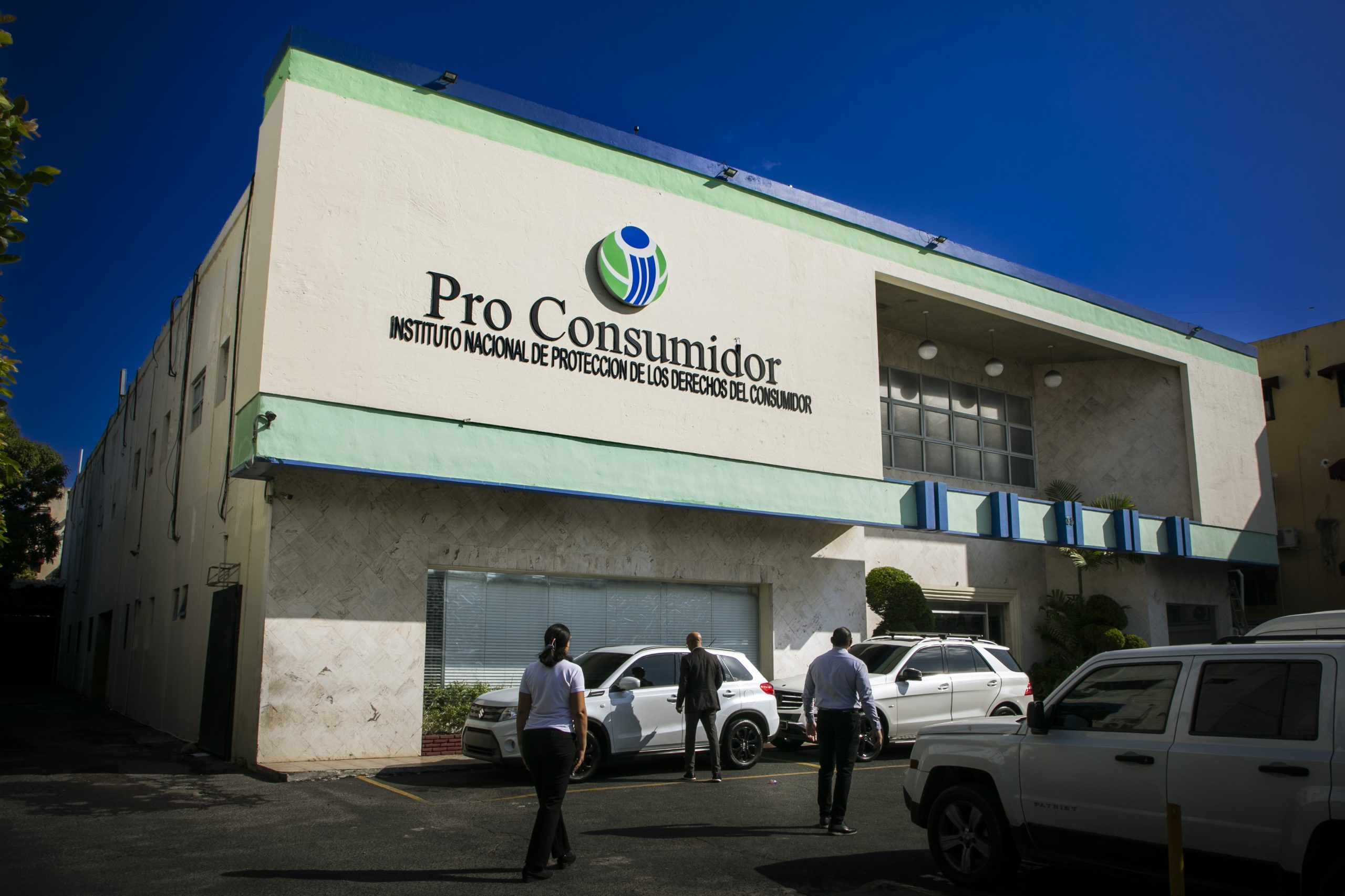 Halló productos no aptos para el consumo humano y artículos sin registro sanitario; la institución analiza las actas para fijar sanciones según la Ley 358-05.