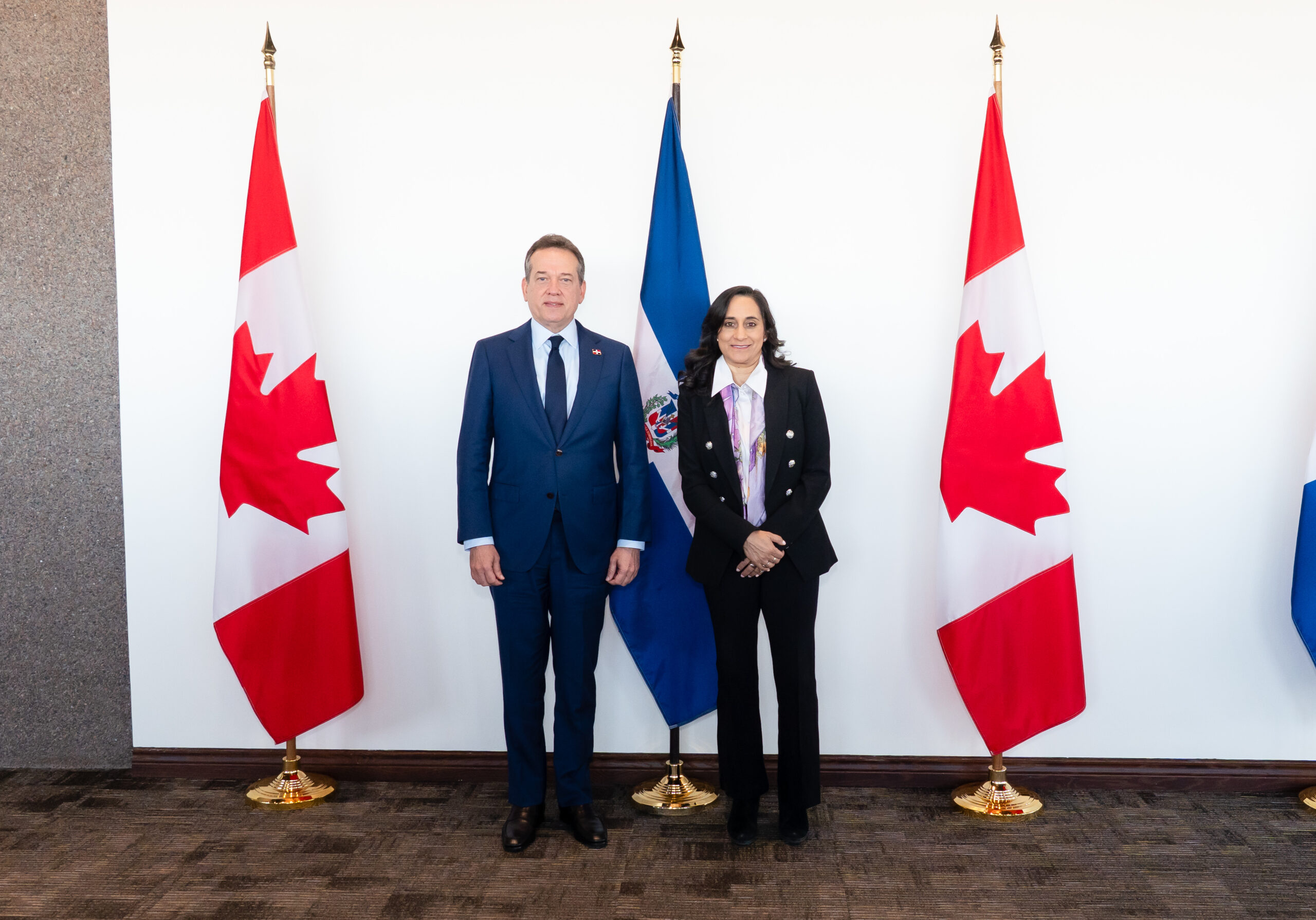 El canciller Víctor Bisonó hizo la primera visita oficial de un ministro dominicano de Relaciones Exteriores a Canadá en los últimos 20 años, con empresarios en la agenda.