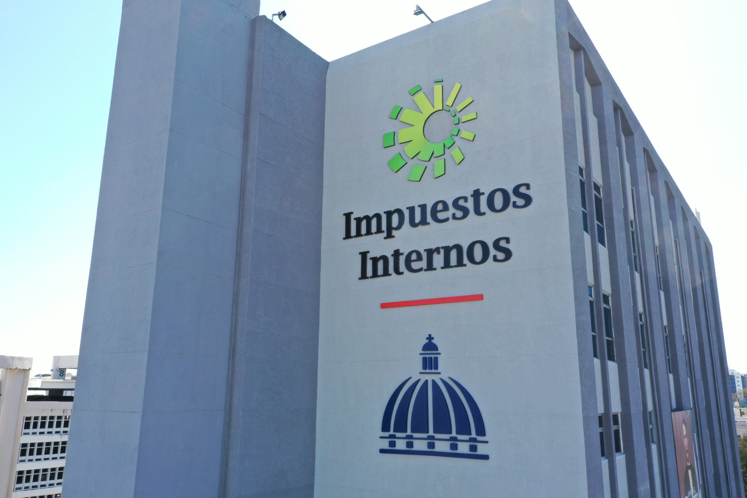 Los contribuyentes pequeños, micro y no clasificados tienen hasta el 15 de noviembre para incorporarse; la DGII ofrece un facturador gratuito.