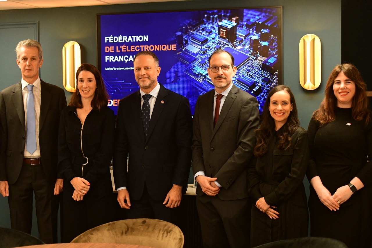 El Ministerio de Industria, Comercio y Mipymes presentó al país ante la federación francesa de electrónica, que agrupa a 230 miembros, como destino para ensamblar, probar y empacar chips.
